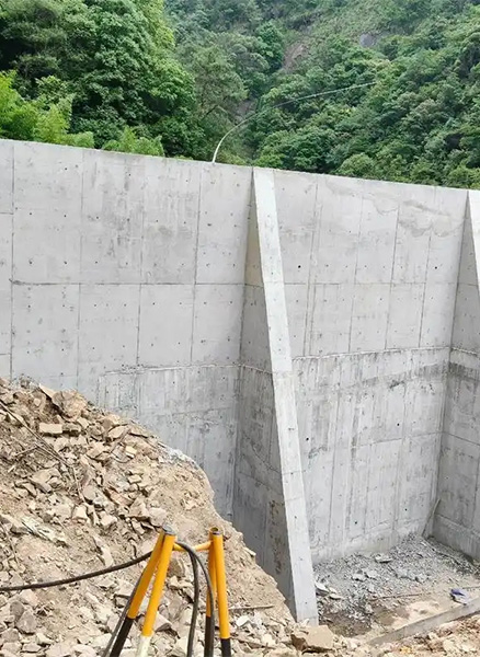 聊城莘县重力式挡土墙